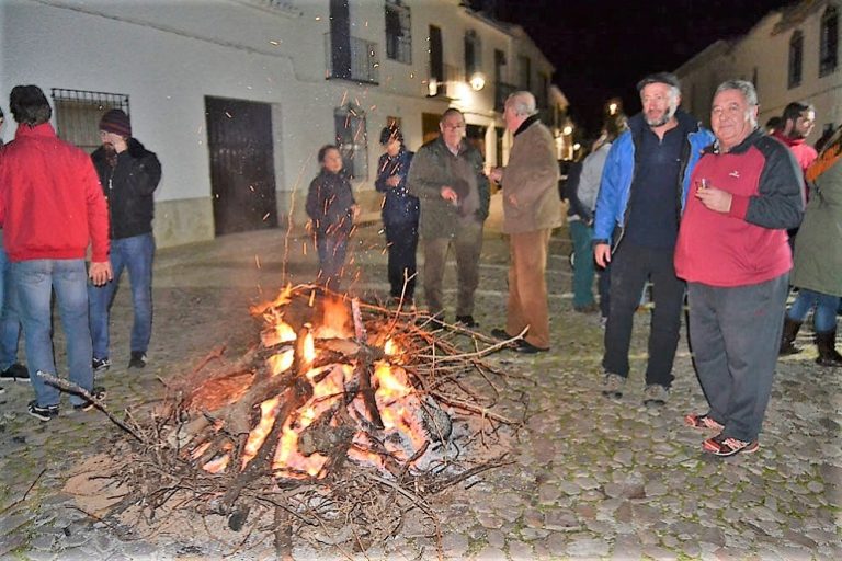 Almagro celebró las hogueras de San Antón con sabor a ...